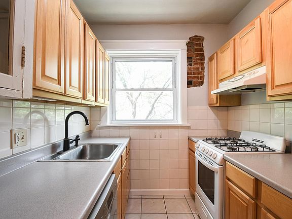 5th image of 4548 Flora Ave #2