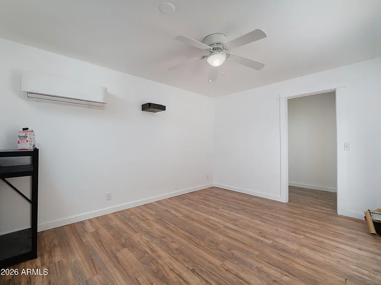 121 W Orchid Ln — Photo 30