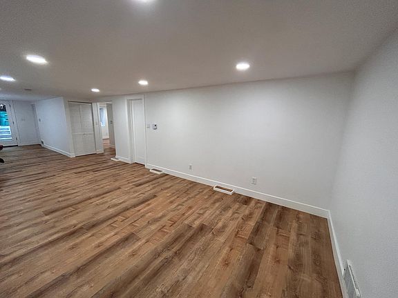 Cozy, brand new apartment. Walking distance from Greenlake.