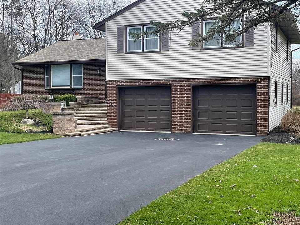 1st image of 13 Holiday Ln