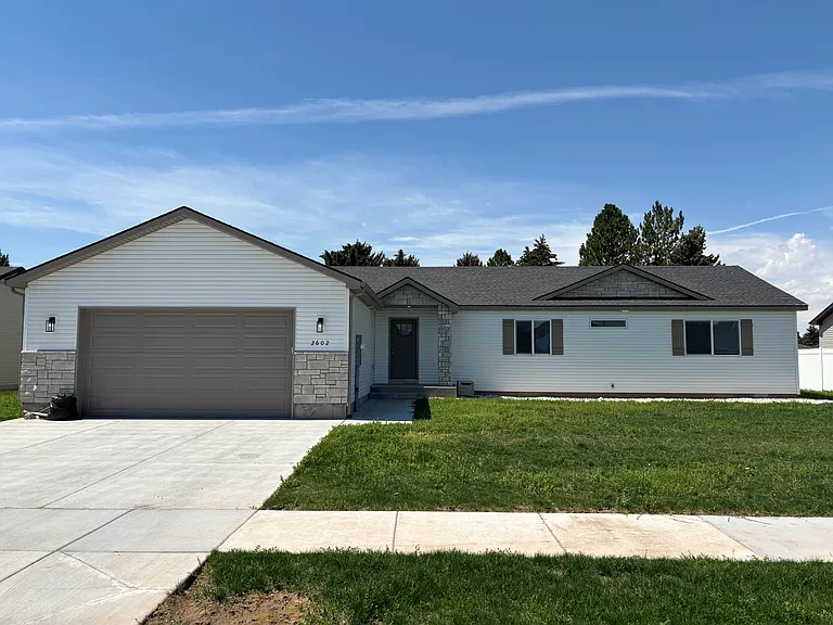 2602 Baylor Dr — Photo 1