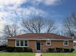 1202 Sunset Dr, Peru, IL 61354