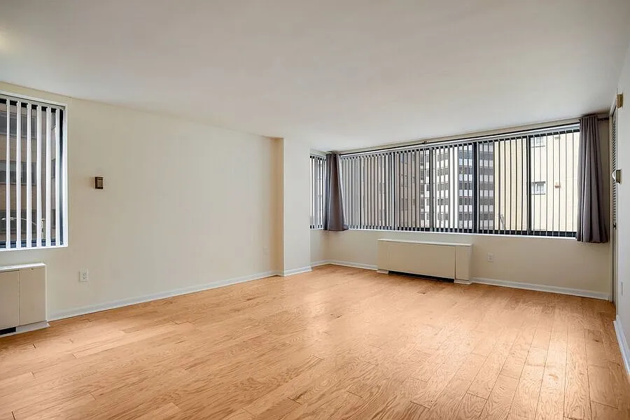 Fabulous Studio In Foggy Bottom Parking And All Utilities Included — Photo 4