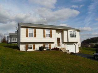 160 Asbury Ct, Mount Wolf, PA 17347