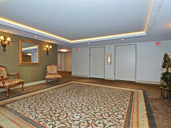 3rd image of 400 E Colonial Dr Unit 106