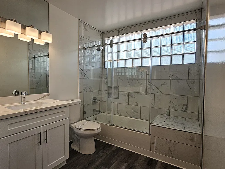 Lindbrook Manor Apartments — Photo 152