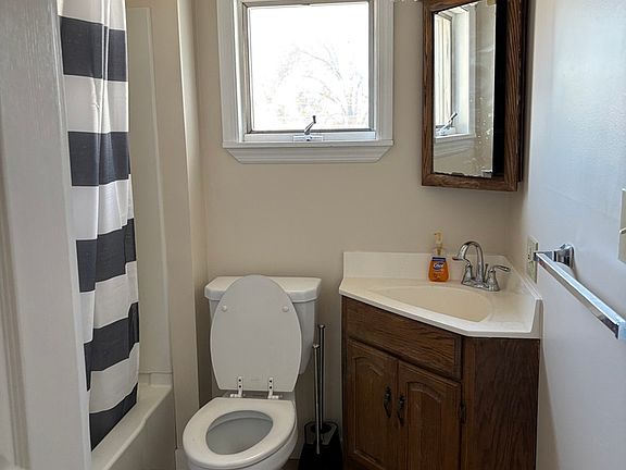 Upstairs full bath