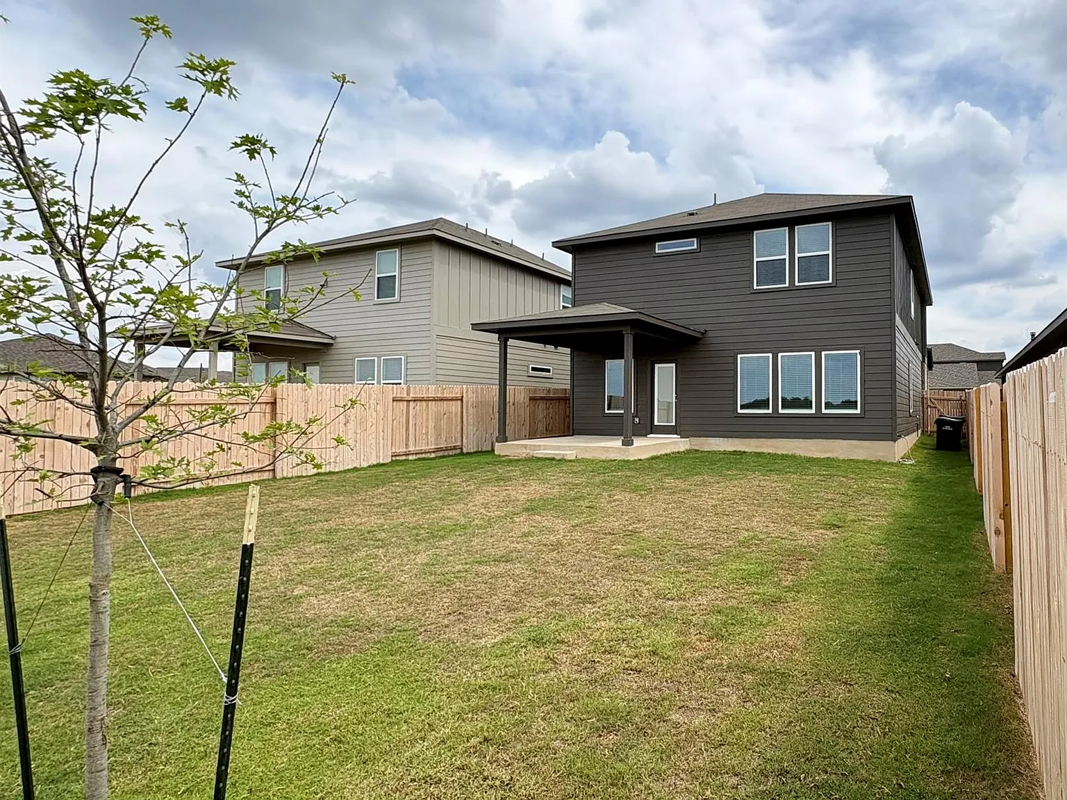4 bed, 2.5 bath, 2024 sqft, $2,300 — Photo 4