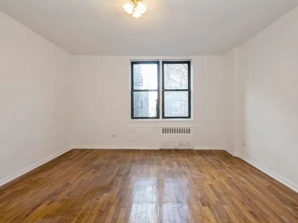 275 Webster Avenue image 6 of 8