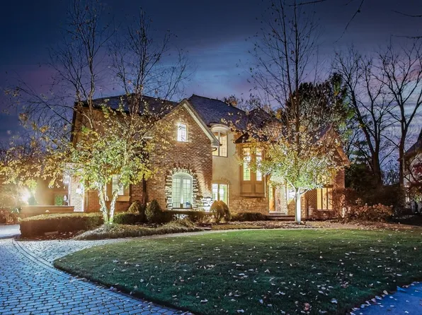 6256 Wildwood Ln, Willowbrook, IL 60527