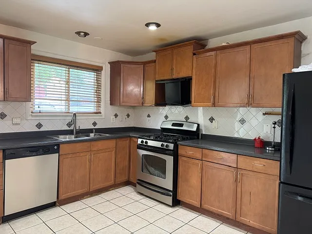 5 bed, 1192 sqft, $4,000 — Photo 2