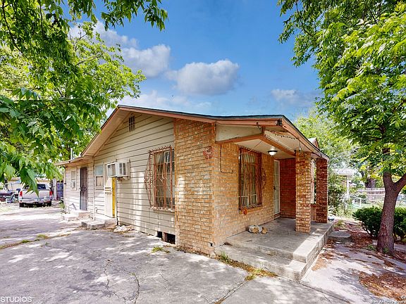 4th image of 207 N San Gabriel Ave