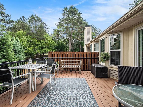 5th image of 1018 Willowood Ct