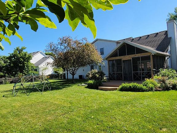 5th image of 812 Winding Brook Dr