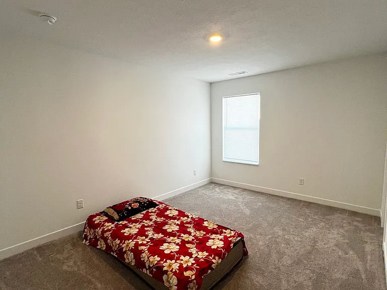 2725 Linwood Ave — Photo 15