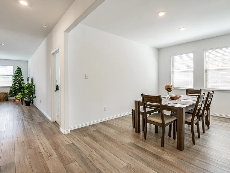 1443 Mesquite Ln — Photo 4