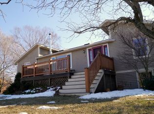34 Tamarack Dr, Amherst, MA 01002