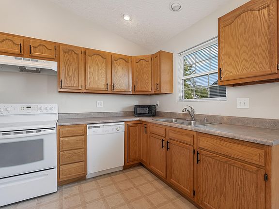 5th image of 254 Redwood Dr