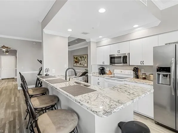 8670 Cedar Hammock Cir APT 217, Naples, FL 34112