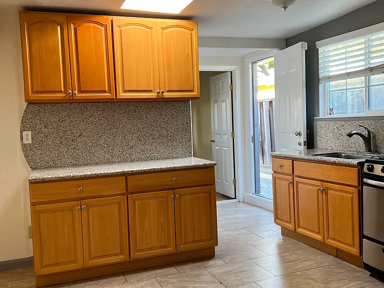 996 Fairwood Ave #2 — Photo 4