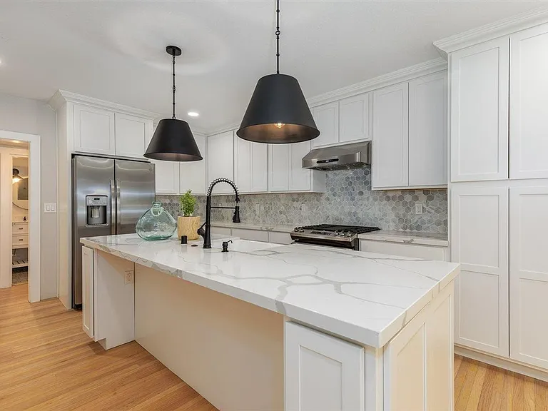 330 Broadmoor Blvd — Photo 7