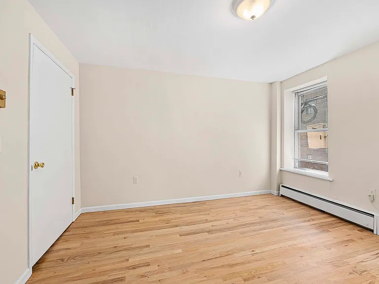 612 2nd St #4 — Photo 10