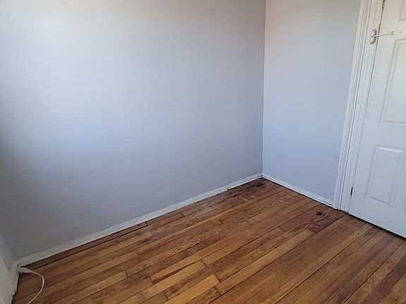 4th image of 557 Communipaw Ave