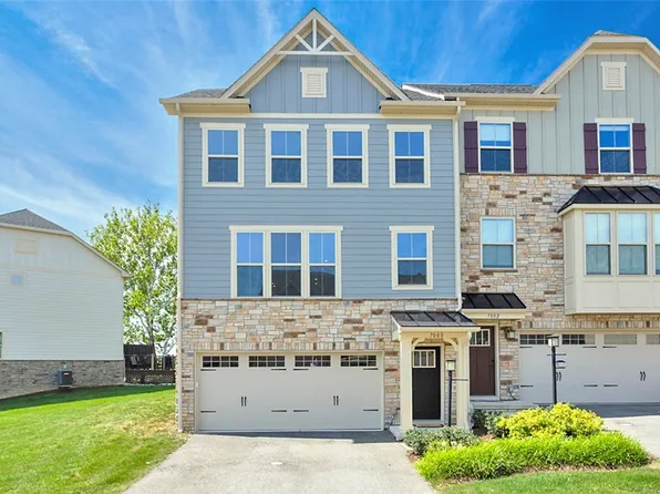 7000 Augusta Ln, Jeannette, PA 15644