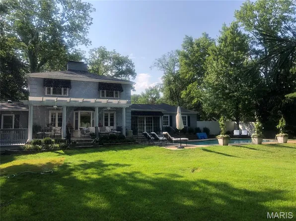 29 Deerfield Rd, Saint Louis, MO 63124