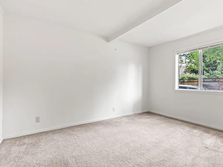 Markwell/Annex Apartments — Photo 11