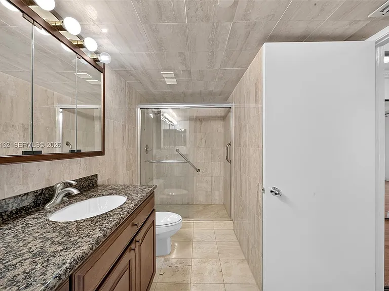 3600 Mystic Pointe Dr #310 — Photo 29