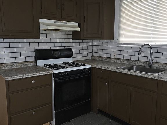 5th image of 2046 S Beechwood St