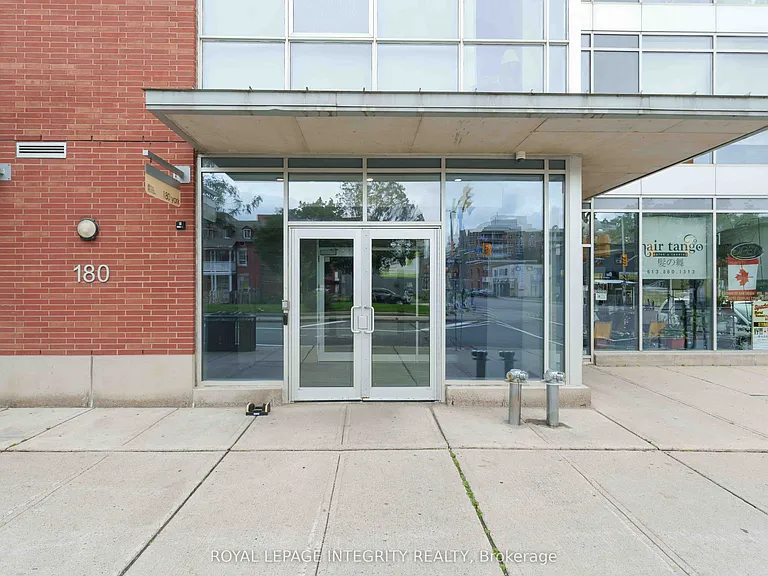 180 York St #909 — Photo 3