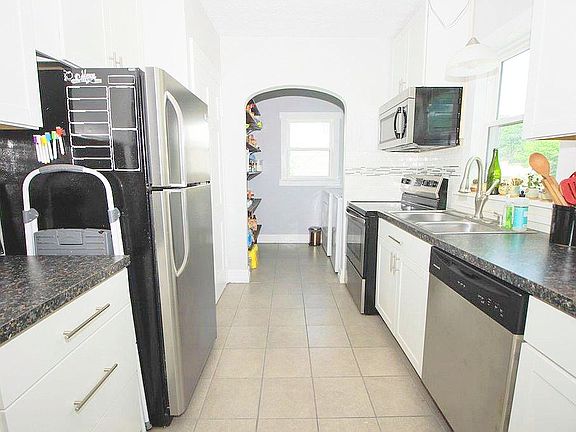 3rd image of 115 Lincoln Dr