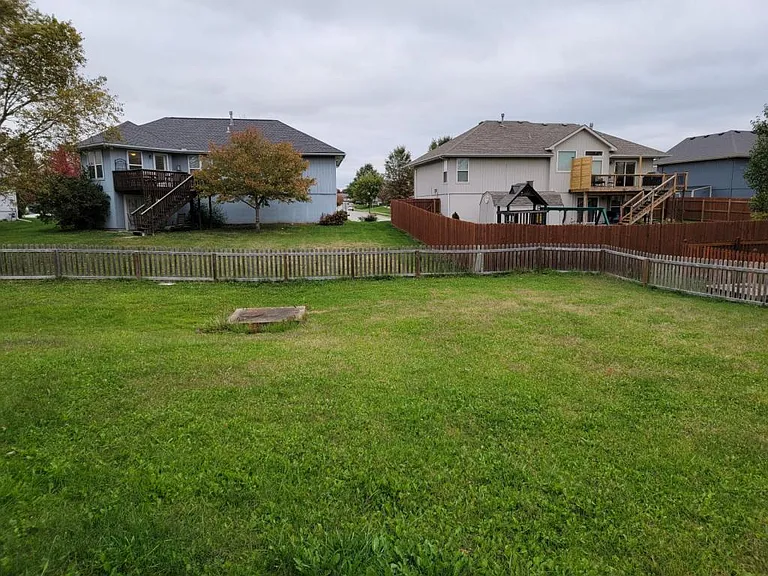 2208 Thistle Cir — Photo 15