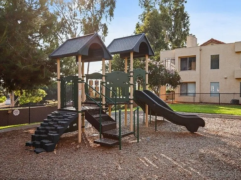1153 Arbor Ln — Photo 30