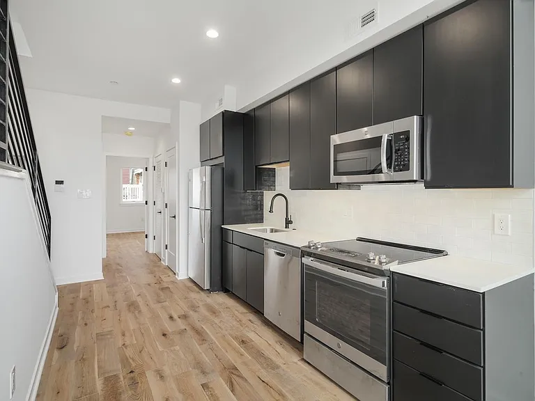 1246 N Front St #3 — Photo 4