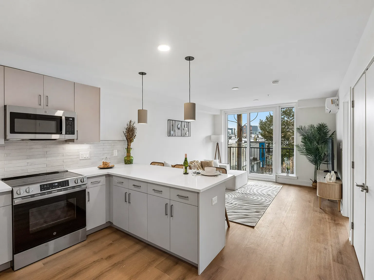 1813 N Howard St — Photo 1