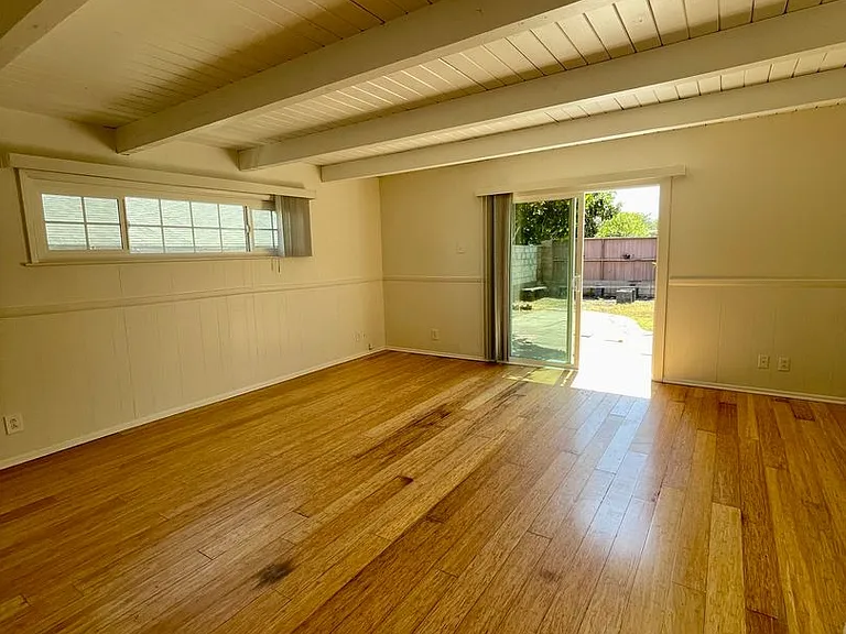 123 Hastings Ave — Photo 12
