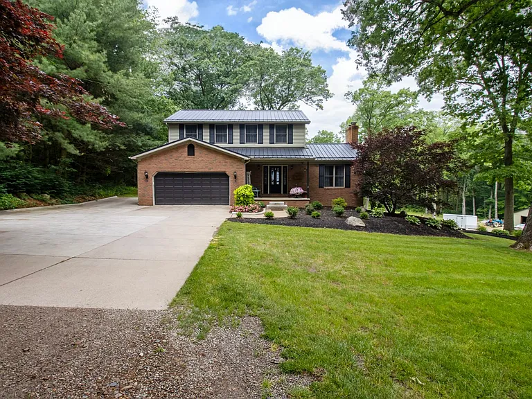 9990 Fraze Rd — Photo 2