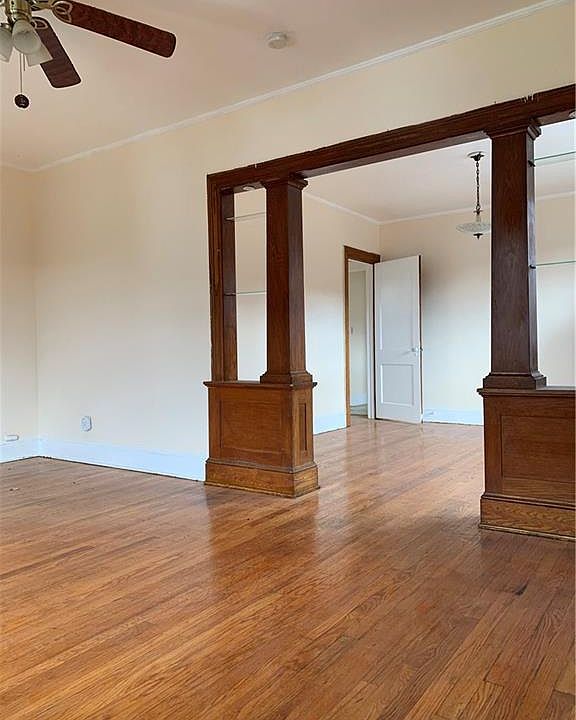 2nd image of 44 Newbury St