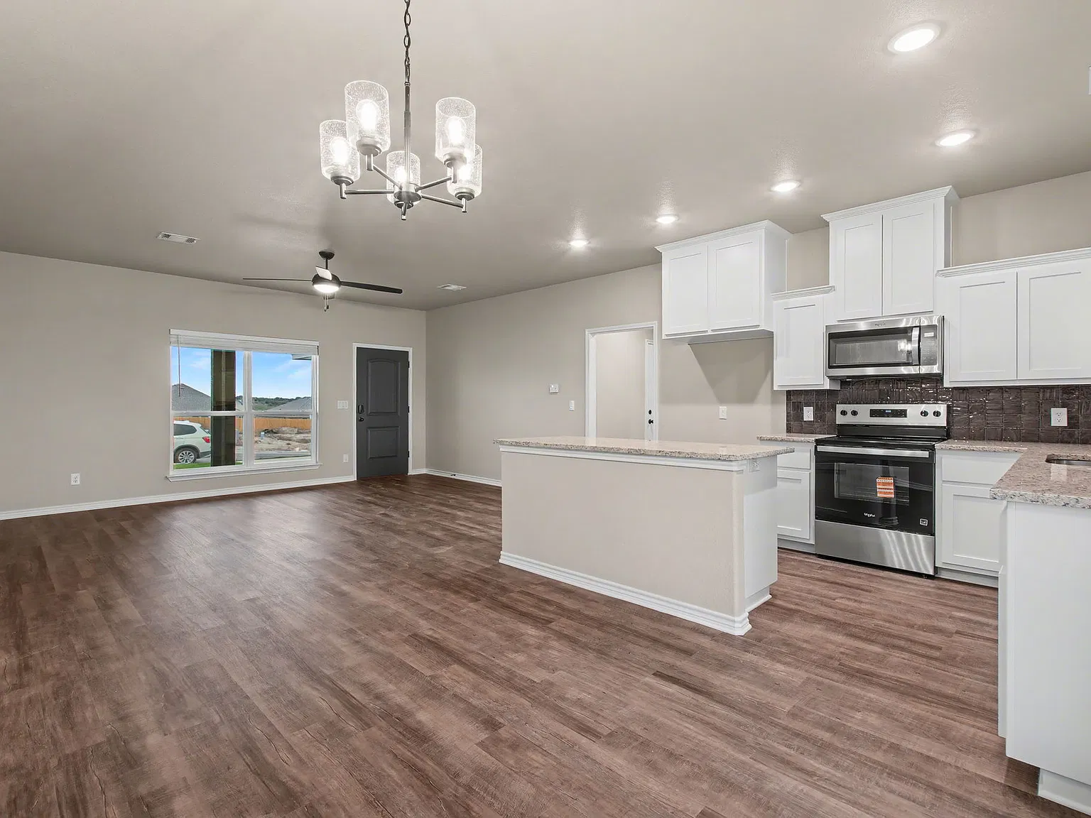 3 bed, 1398 sqft, $2,200 — Photo 3