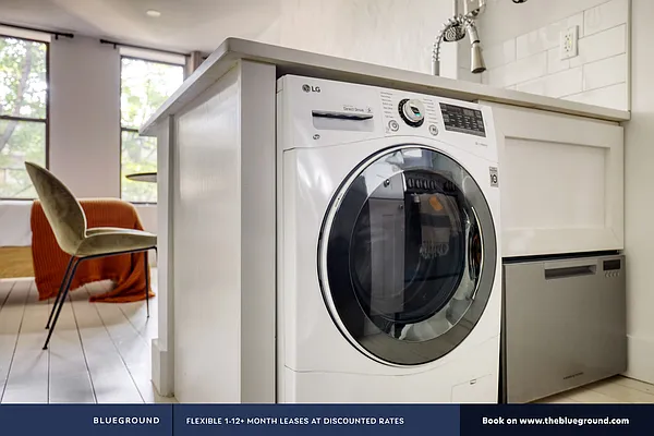 Rented by The Blueground | media 32