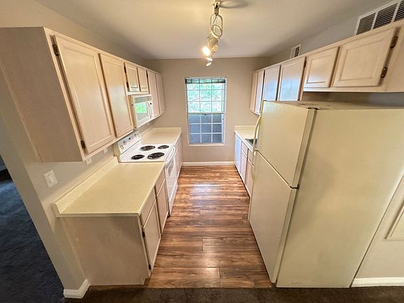 3rd image of 231 W Horizon Ridge Pkwy APT 124