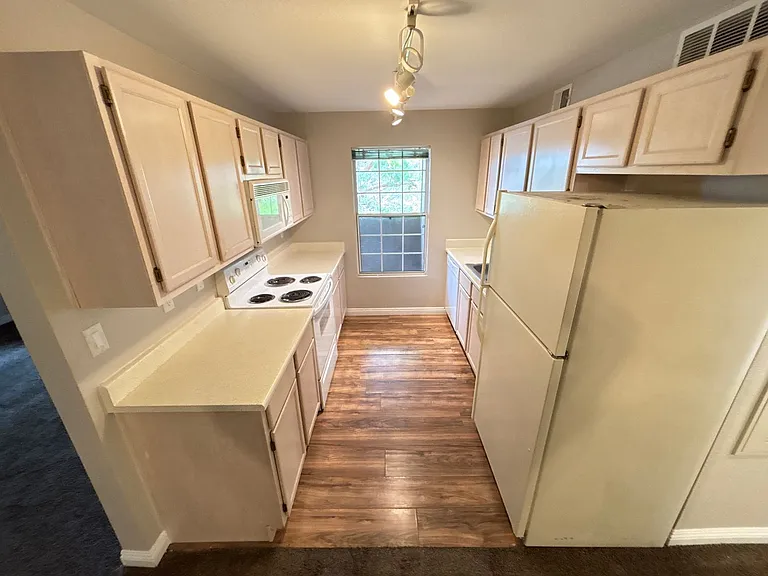 231 W Horizon Ridge Pkwy #124 — Photo 9