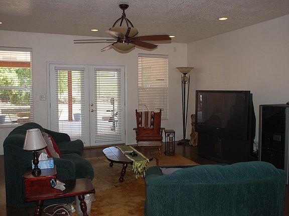 3rd image of 590 Barnett Dr