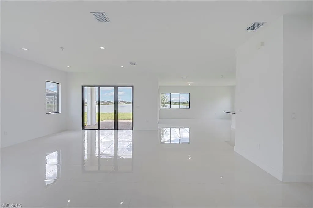 5 bed, 4.0 bath, 3334 sqft, $3,280 — Photo 4