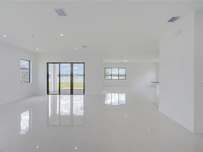 4775 Quercia Dr — Photo 4