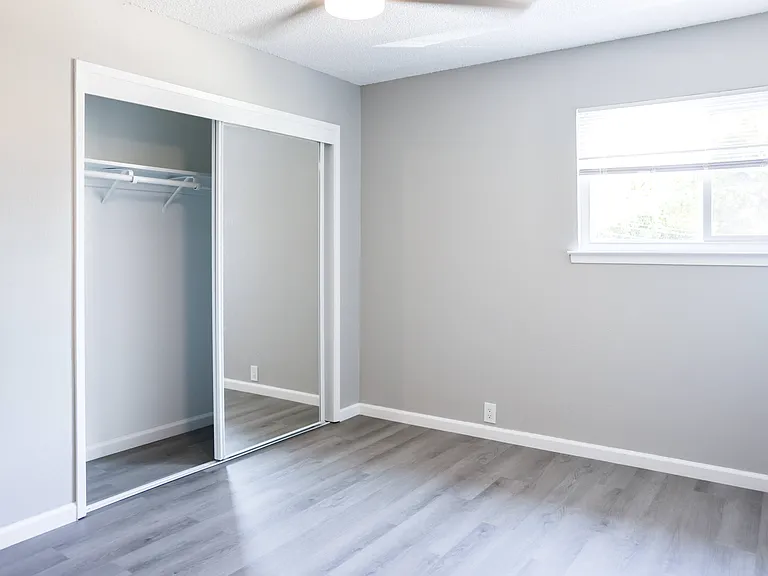 University Square Apartments — Photo 13