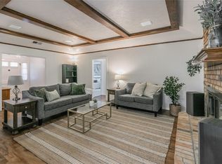 818 S Ridgeway Dr, Cleburne, TX 76033